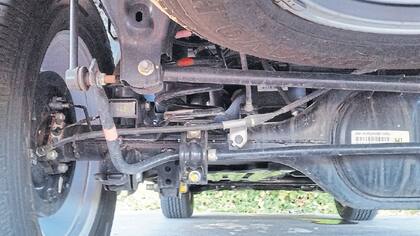 Suspensión trasera Multilink con eje rígido y resortes helicoidales