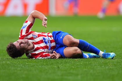 Susto para Julián Álvarez: sufrió un esguince en el tobillo izquierdo en la semifinal de ida de la Champions League entre Atlético de Madrid y Arsenal y se resintió en el encuentro de vuelta