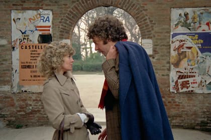 Sutherland y Christie, y una escena que pareció real en Venecia Rojo Shocking