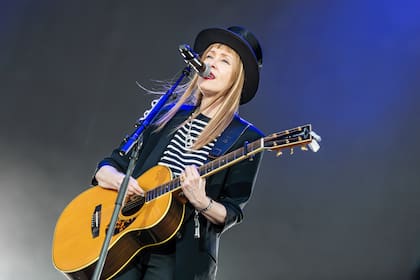 Suzanne Vega, con estilo personal: una cantautora que nunca subió a las grandes olas de la industria del pop.