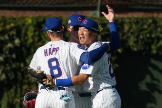Suzuki y Kelly suenan jonrones y Cachorros ganan su primer duelo de playoffs en 8 años