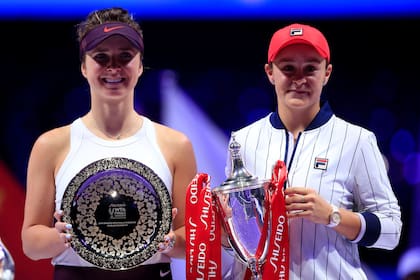Svitolina y Barty, en la entrega de premios.