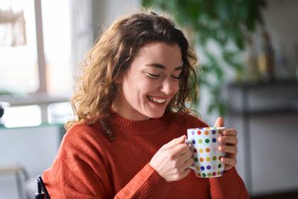 Sweaters y cardigans son aliados indispensables para el otoño, cuando las temperaturas cambiantes favorecen vestirse en capas