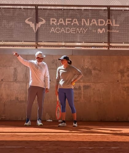 Swiatek y Nadal, en la academia de Rafa en Mallorca