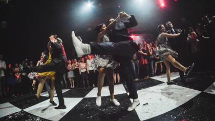 Los geminianos disfrutan del baile