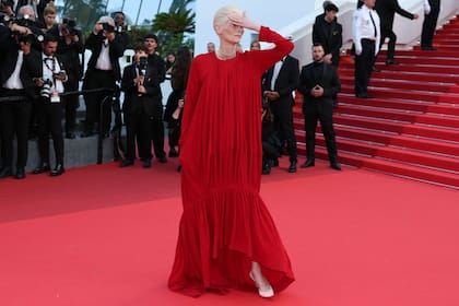 Swinton posó muy teatral, en Cannes