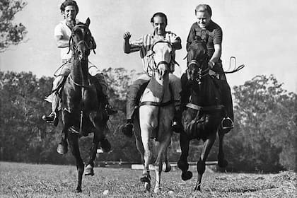 Sydney 1965: Alfredo Goti flanqueado por el Gordo Moore y Alec Mihanovich