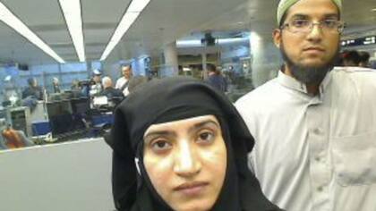 Syed Farook y la paquistaní Tashfeen Malik en el aeropuerto de Chicago en julio último