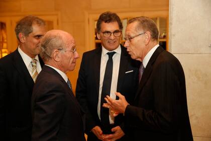 Las autoridades del T20: Jorge Mandelbaum, de Cippec, y Adalberto Rodríguez Giavarini, del CARI