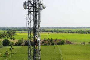 Taara es el nuevo chip fotónico de X, la compañía de Alphabet, que permite genera conexiones a 20 km de distancia a alta velocidad usando haces de luces, lo que permitiría ampliar el alcance de las redes de internet a bajo costo