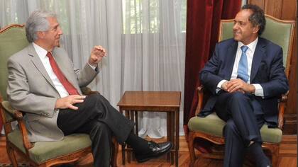 Tabaré Vázquez recibió a Scioli este mediodía en Montevideo