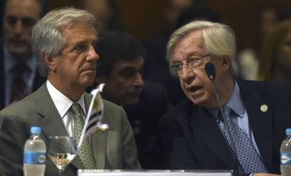 El expresidente uruguayo Tabaré Vázquez y su entonces ministro de Economía, Danilo Astori