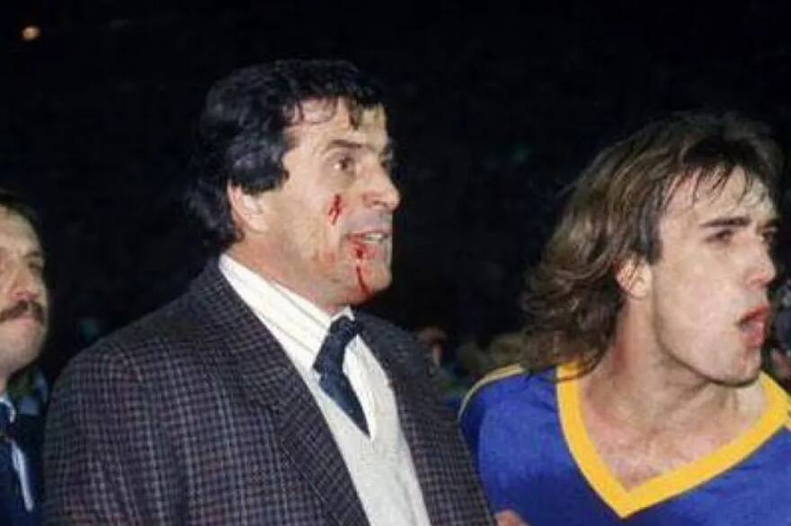 El tristemente célebre Colo-Colo-Boca de 1991: infiltrados, sangre, trompadas y la odisea xeneize para dejar Chile - LA NACION