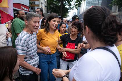 Tabata Amaral participa de las manifestaciones contra el proyecto de blindaje del parlamento brasileño. Fuente: X