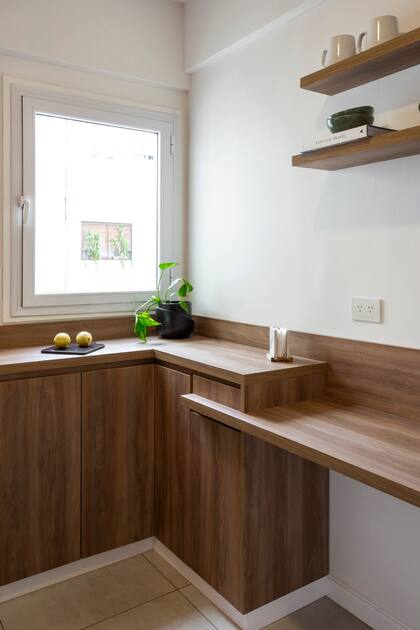 Tabla, libro, tazas y cuencos (Vessel deco).