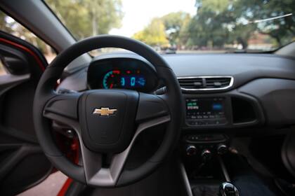 Tablero. Los modelos de GM traen este instrumental con tacómetro analógico y velocímetro digital