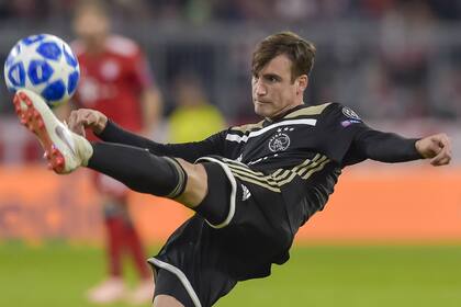 Tagliafico regresa a la titularidad en Ajax tras cumplir una sanción