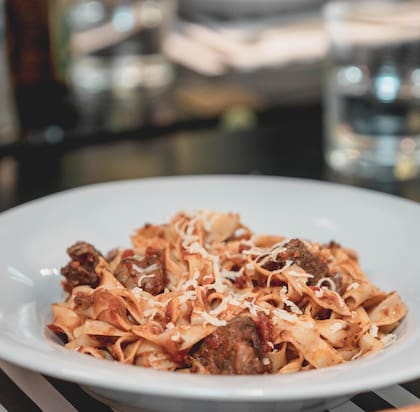 Tagliatelle alla torinese, una de las especialidades de Fresca.