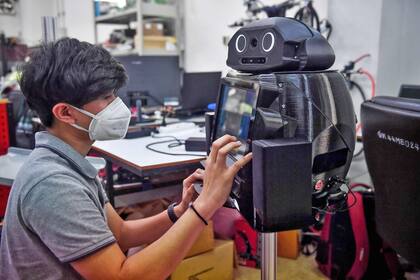 Tailandia llevó a sus hospitales a "Ninja",un robot médico que lucha contra la pandemia
