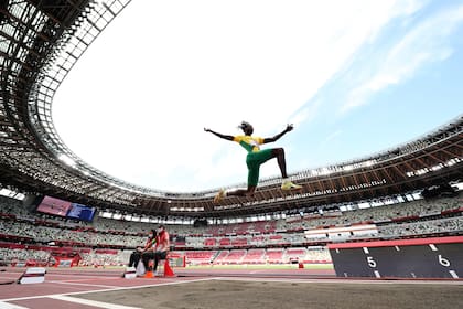 Tajay Gayle, de Jamaica, fue undécimo en la final masculina de salto en largo