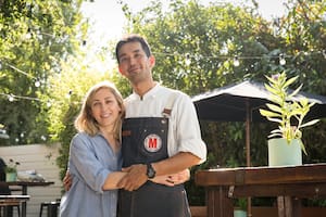 Take y Leticia: ahora en Bariloche disfrutan los inviernos.