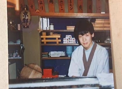 Takeshi se dedica a cocinar desde los 17 años.