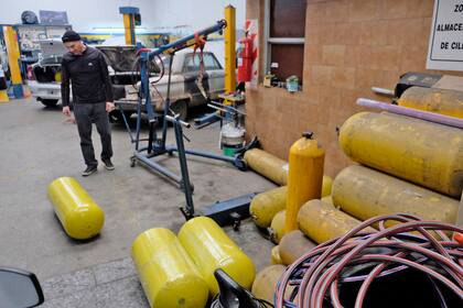 Por el aumento de la nafta miles de personas decidieron convertir sus autos a GNC