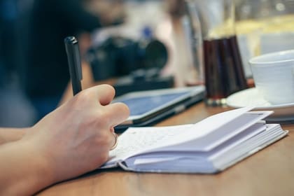 Taller de escritura: con un acompañamiento experto entrená tus habilidades narrativas: recursos literarios, ejercicios, recomendaciones de libros, lectura en voz alta y claves para compartir con el mundo aquello que espera ser contado.