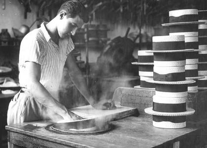 Taller de fabricación de sombreros. 1942.