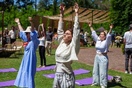 Taller en vivo de yoga, organizado por Osde.