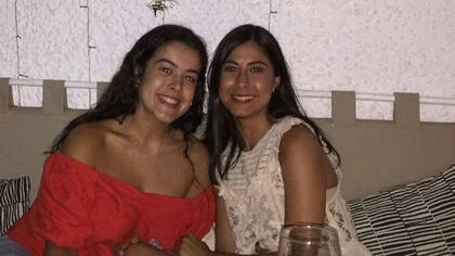 Tallulah (a la izquierda) y Marina sufren de ataxia, pero no del mismo tipo