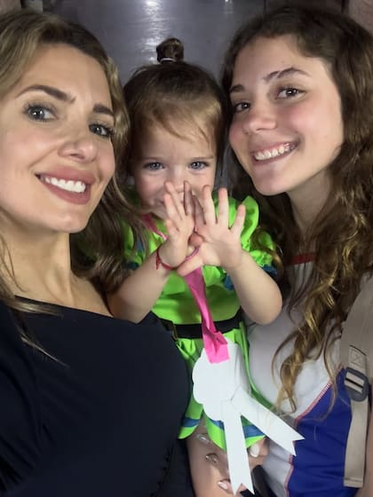 Tamara Bella junto a sus hijas: Renata y Bruna