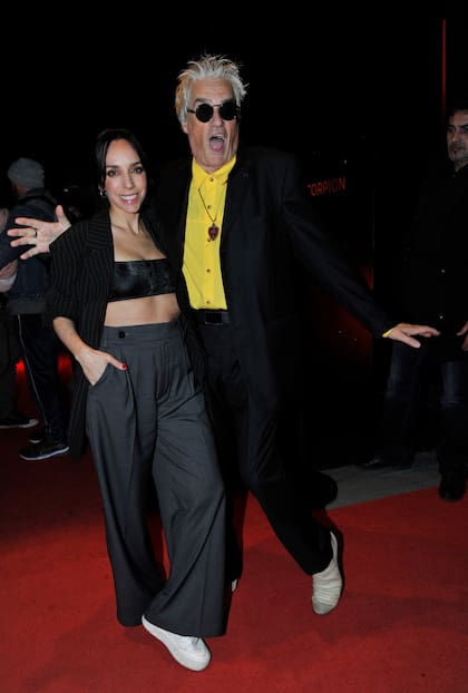 Tamara Pettinato al llegar a la presentación del disco de Charly junto a su padre