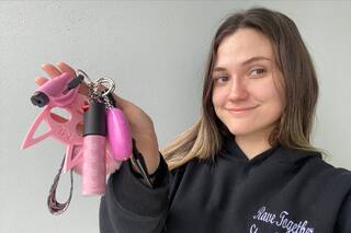 Creó un accesorio pensado para que las mujeres se sientan seguras en la calle: vende a toda América y España