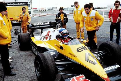 Tambay, y una prueba a bordo del Renault Elf, en noviembre de 1983, tras alejarse de Ferrari, en el trazado de Castellet 