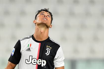 También Cristiano Ronaldo se va vencido en ocasiones trascendentes, pero su lenguaje corporal es menos negativo.
