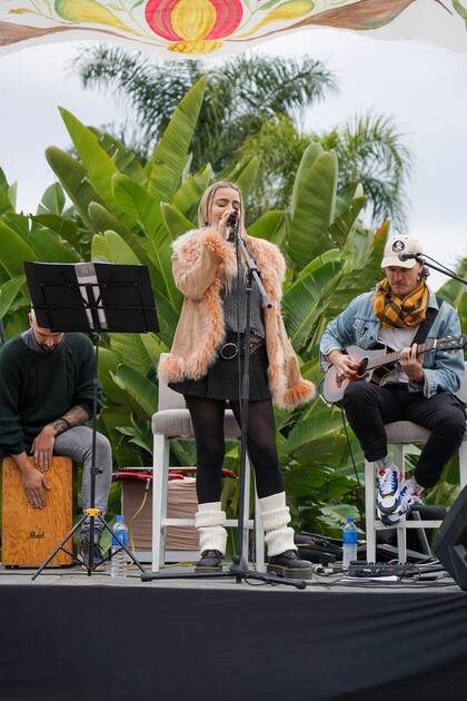 También debutó sobre el escenario de Warmichella la cantante Florencia Fiorini