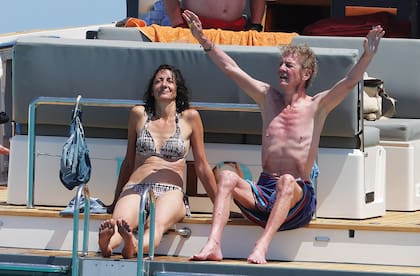 También dedicaron tiempo a tomar sol y bañarse juntos en el mar, un buen reflejo de la marcha de esta relación.