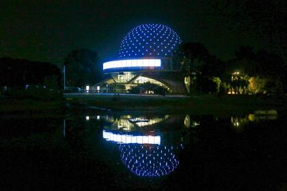 También el Planetario lució de azul