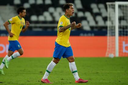 También en el sector de ataque reaparece Roberto Firmino. El delantero de Liverpool, muy probablemente, será titular, dado que su principal competidor, Gabigol, estará jugando para su equipo, Flamengo