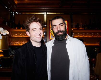 También estuvo presente el director de cine francés Romain Gavras, expareja de Dua Lipa