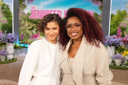 También fue la invitada estrella al programa televisivo de Jennifer Hudson, donde habló de la necesidad de establecer límites con la fama para proteger su salud mental y su intención de tomarse un descanso este 2026 después de una vorágine laboral que incluyó la tercera temporada de Euphoria (estrena el 12 de abril), así como las películas La Odisea, de Christopher Nolan, Spider-Man: Un nuevo día y Duna: parte tres