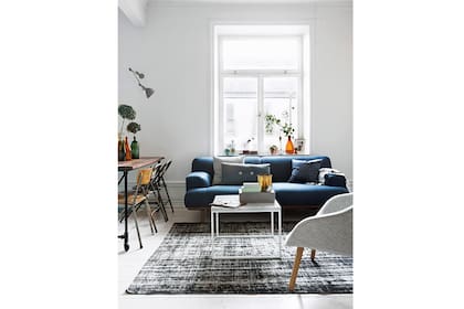 También podés aplicar el azul navy para lograr un living canchero y actual