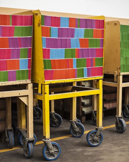 También se fabrican e imprimen las cajas y las fundas que contienen los fósforos.