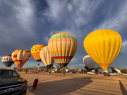 También se ofrecerá la posibilidad de realizar ascensos cautivos y vivenciar en carne propia la sensación de elevarse con el globo sujeto al suelo, hasta 15 metros de altura