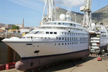 También se reemplazan los motores para instalar unos que consuman menos combustible