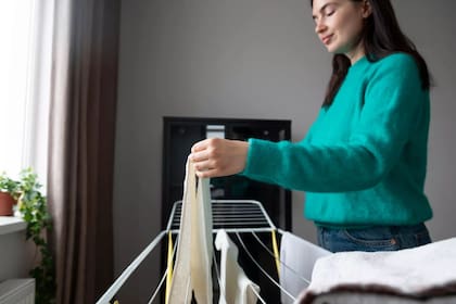 También sirve ayudarse con ventilador o estufa, dependiendo la época del año