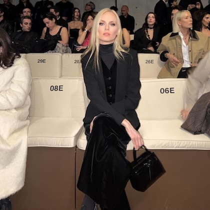 También Sofía Achával fue parte del desfile de Emporio Armani en su palazzo en Via Borgonuovo. La argentina no quiso perderse unn show histórico, con la primera colección no diseñada por Giorgio Armani quien falleció en septiembre de 2025