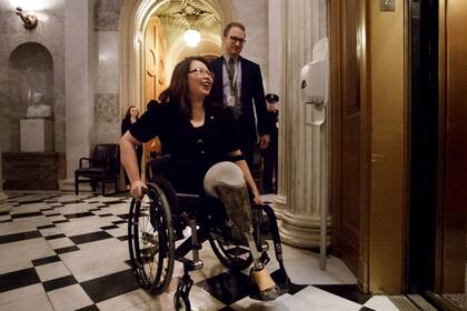 La senadora Tammy Duckworth, de 52 años, es una destacada vocera de su partido sobre seguridad nacional y las preocupaciones de los veteranos