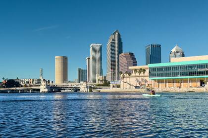 Tampa tiene una alta demanda de personal en áreas como salud, tecnología, finanzas y logística (Unsplash)